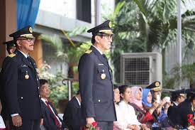 Ada nama mantan menkumham, yasonna laoly dari pdi perjuangan yang datang ke. Biography Yasonna H Laoly