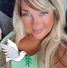 Is Veronica psychotic or is it me ???? She makes Jacqui seem normal 🤣🤣