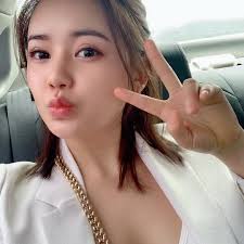 Les pretend we are from china Nice to meet you I'm Sung Lin and you 🎤🤸