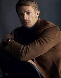Joel kinnaman plays with the dog while his girlfriend kelly gale does a photoshoot on the beach in malibu, 06/12/2021. Kinnaman Smorgasbord Esquire Singapore Dec 2019 Joel Kinnaman