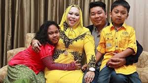 Menerusi entri di instagram, datuk vida menginginkan calon suami yang mempunyai perniagaan sendiri. Rojak Malaya Dato Dr Seri Vida Dan Suami Bercerai Usahawan Selebriti Datuk Seri Vida Memilih Untuk Tidak Mengulas Lanjut Mengenai Berita Dirinya Dan Suami Fairuz Ahmad Zainuddin Sudah Berpisah Wanita Terkenal
