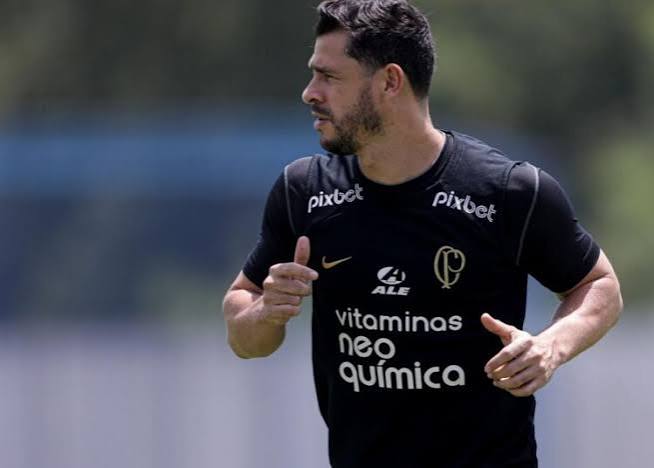 Giuliano, ex-jogador do Corinthians, encerra sua carreira
