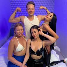 Young Alpha - Harter Sex: listen with lyrics | Deezer