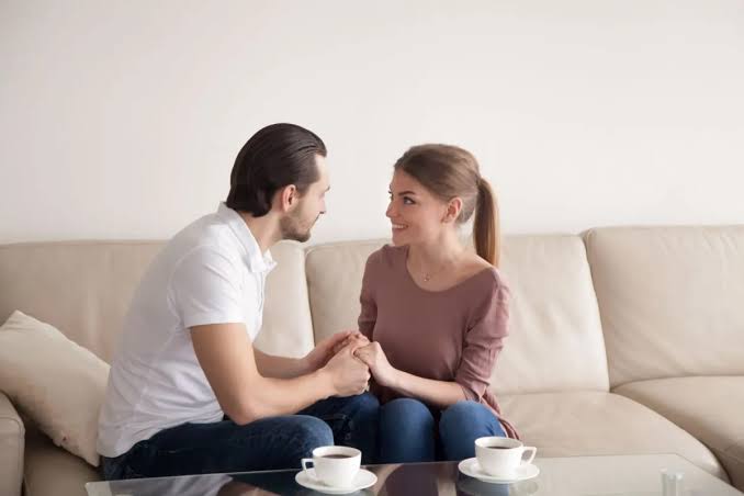 الحوار المثمر جسرُ المَودّة بين الزوجين | مجلة سيدتي