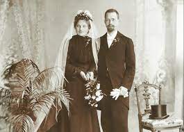 Es ist das hochzeitskleid von der oma oder uroma. Brautmode Im Wandel Der Zeit Traumzeit Hochzeit Am Bodensee