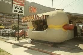 Los Angeles Beverly Grove Tail O The Pup Was An Iconic Los Angeles Hot Dog Stand Actually Shaped Like A Hot Dog Built In 1946 The Smal Viking Hot D
