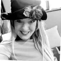 Lori Iles's Instagram, Twitter & Facebook