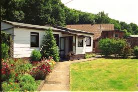 Dass mit einer sanierung der energiehaushalt eines hauses maßgeblich verbessert werden kann, ist. Formel 1 Michael Schumachers Familie Wohnt In Diesen Hausern Und Villen Express De