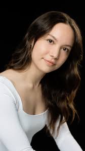 Fresh headshots for a new year ahead. Now booking into January so hit me up  for that 2025 look. , Info@laurazeke.com or link in bio. , 📸:  @laurazekephotography, ., ., ., ., ,, ., ., #headshots ...