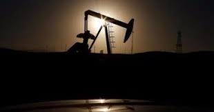 أسعار النفط اليوم الأربعاء 2 8 2017 برنت ينخفض إلى 51 39 دولار للبرميل Oil Company Oils Lamp Post