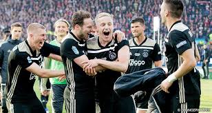 Bij het duel om de johan cruijff schaal zijn volgende maand maximaal 1.600 supporters van het uitspelende psv welkom, zo is. Ajax Pakt Johan Cruijff Schaal Ajaxinside Nl