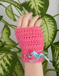 The griddle stitch is an easy textured stitch that has nice density, providing terrific warmth when used for fingerless gloves. Easy Peasy Crochet Fingerless Gloves Favecrafts Com