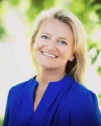 Caroline Anderson's Instagram, Twitter & Facebook