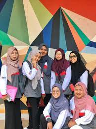 • untuk mereka bentuk semula grafik grafik di laman web tersebut. Upsi Diploma Reka Bentuk Dan Pembangunan Permainan