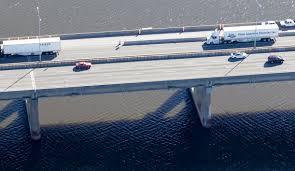 The following 13 files are in this category, out of 13 total. Une Voie En Moins Sur Le Pont De L Ile Aux Tourtes Transport Routier