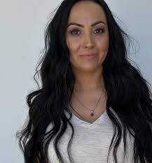 Gave this Beaty a base break toner and some 22” WARM BEIGE @itsmyhairco  Alsoo shout out to @ileenjimenez for that cut 🤌🏼 #hairextensions  #transformation #laquintastylist #laquinta #laquintasalon  #laquintahairsalons #redken #redkenshadeseq #blondehair ...