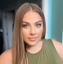 his initials are EM & M and his middle name is Marshall🥹🩵