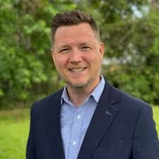 Kim Macqueen's Instagram, Twitter & Facebook