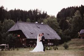 Hochzeit Brautpaarshooting Schwarzwald Hochzeitsfotograf 21 Von 27 In 2020 Hochzeitsfotograf Scheunen Hochzeit Schwarzwald