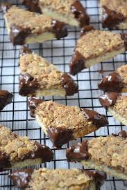 Les Croquettes Aux Noisettes Plus Connues Outre Rhin Sous Le Nom De Nussecken Figurent Ssur Mon P Recette Biscuit De Noel Recette Biscuit Gateau Simple Et Bon