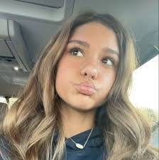 Stephanie Rollo's Instagram, Twitter & Facebook