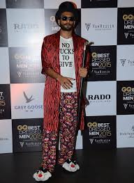 Ranveer singh was dressed, or should we say undressed, in pyjamas, a silk robe, and slippers! 40 Quirky Fashion Moments Of Ranveer Singh That Left Us Speechless Looksgud Com