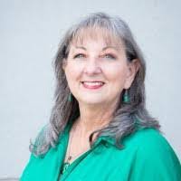 Holly Dowling's Instagram, Twitter & Facebook