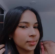 Angie Mattos's Instagram, Twitter & Facebook