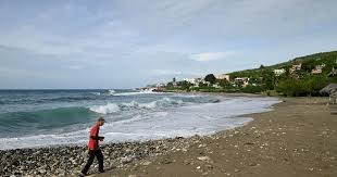 ¡Alerta Roja! Huracán Melissa Causa Estragos y Evacuaciones Urgentes