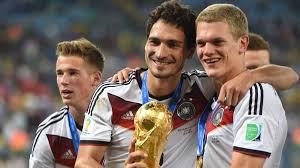 In der nationalmannschaft eröffnet ihm das neue perspektiven. Matthias Ginter Wechsel Zu Borussia Dortmund Offiziell Fussball