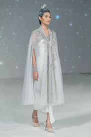 Baju tradisional jawa timur ini dipengaruhi dari beberapa budaya provinsi perbatasan dari jawa timur. 240 Ide Jahit Ideas Fashion Batik Dress Batik Kebaya