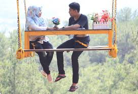 Terdapat juga kolam rendam air panas sederhana dengan harga tiket yang lebih murah tentunya yaitu mulai dari rp 20.000 berbagai wahana permainan juga dapat anda mainkan di tempat wisata ciater ini diantaranya adalah flying fox. Piknikyok Com