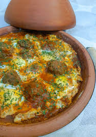 Tajine De Kefta Aux œufs Plume Et Prose En 2020 Tajine Kefta Tajine Kefta Oeuf Tajine
