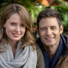 Hallmark Channel 'The Christmas Cottage' Premiere: Meet The Cast, Watch  Trailer