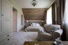 ترتيب العلية 43 صور كيفية تجهيز الفضاء تحت السقف في منزل ريفي ترتيب الأفكار علية الكلمة في منزل خاص