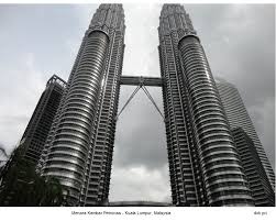 Pada 16 september 1963, persidangan pertama parlimen malaysia telah diadakan di bangunan parlimen malaysia yang terletak di kawasan taman tasik perdana, wilayah persekutuan kuala lumpur. Gedung Pencakar Langit Di Kuala Lumpur Hasil Tangan Pekerja Indonesia Kompasiana Com