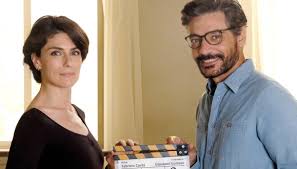 E ora si concede una pausa in famiglia. Anna Valle Il Ritorno In Tv Con La Serie Luce Dei Tuoi Occhi Insieme A Giuseppe Zeno Dilei