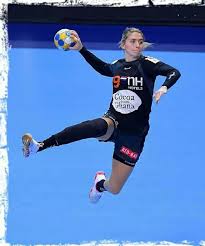 Stine bredal oftedal is a norwegian handball player for győri audi eto kc and the norwegian national team, where she is the team captain. Pin On Poses 11