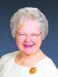 Carolyn Deroo's Instagram, Twitter & Facebook