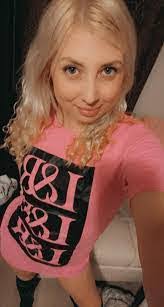 Amber Lenihan's Instagram, Twitter & Facebook