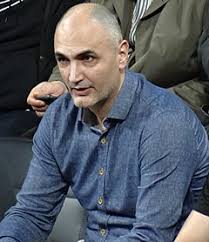 Fenerbahçe ile anadolu efes arasında gergin geçen şampiyonluk yarışında bugün serinin altıncı maçı oynanacak. Petar Naumoski Wikipedia
