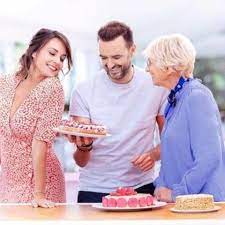 Une romance courte et passionnée. Le Meilleur Patissier Cyril Lignac Separe De Mercotte Gala