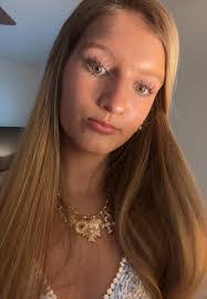 Rochelle Snell's Instagram, Twitter & Facebook