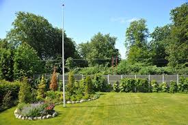 Durch die sandwichartige anordnung der einzelkomponenten erhält das element seine beidseitig hochabsorbierende wirkung. Schallschutzmauern Starke Schallschutzmauern Fur Ruhige Gartenstunden Gardenplaza