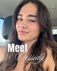 AHHHHHH I'm so excited to introduce Cassidy to you all! Cassidy will be  joining me part time, she's just the sweetest thing and I'm so excited to  be working with her! CUTIE