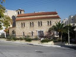 Γύρω στα 1500 μέτρα νότια του χωριού πύργος , σε μια έκταση γης 33 ων σκαλών και ανάμεσα σε 300 χαρουπιές, βρίσκεται το μικρό πετρόκτιστο εξωκλήσι της αγίας. Ieros Naos Agias Marinas Peiraia Archives Piraeuspress Gr