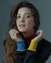 Nathalia Dill: "Fabiana é loba em pele de cordeiro" . . Com um mês no ar,  “A dona do pedaço” já teve muitas reviravoltas. Fabiana (Nathalia Dill),  sem dúvidas, foi uma das