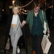 5 live's laura whitmore interviews big guests from the. Laura Whitmore Cuddles Up To Boyfriend Iain Stirling On London Date Night Metro Newspaper Uk