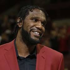 Greg Oden counseling young athletes