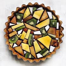 Superbe Tarte Aux Fruits Geometrique Kiwi Ananas Et Autres Fruits Exotiques Recette Facile Tartelette Decouper De Tarte Au Chocolat Nourriture Tarte Aux Fruits